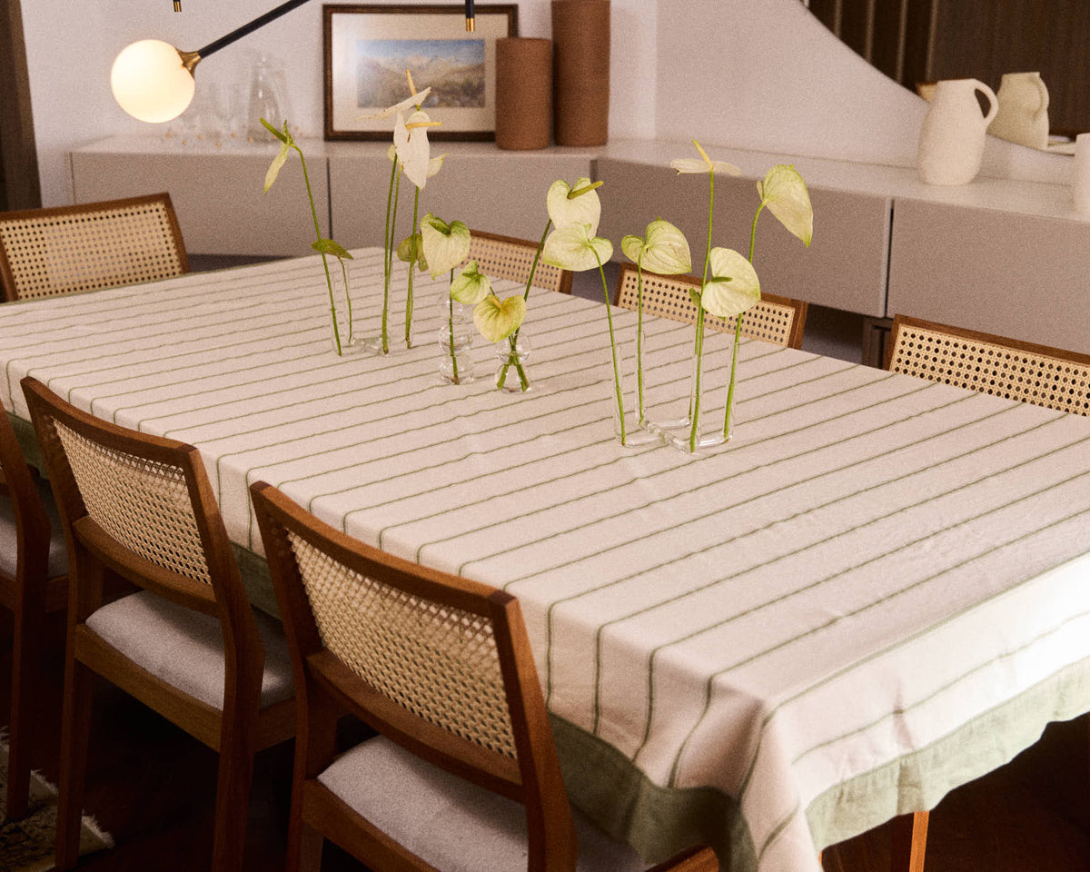Toalha de mesa Espraiado em algodão oliva, 150 × 250 cm — Galleria Thereza