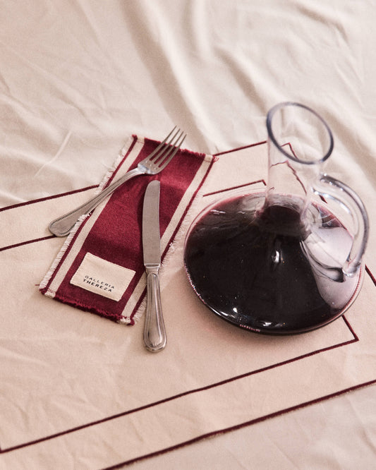 Set com 2 jogos americanos Reserva em algodão, cru com vinho, 50 × 35 cm cada — Galleria Thereza
